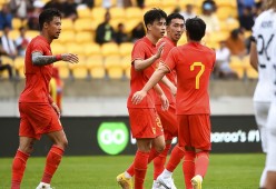 爱游戏体育-中超集结日走向成谜，广东宏远豪取连胜，质疑声仍在，数据趋势出现新变化-爱游戏体育